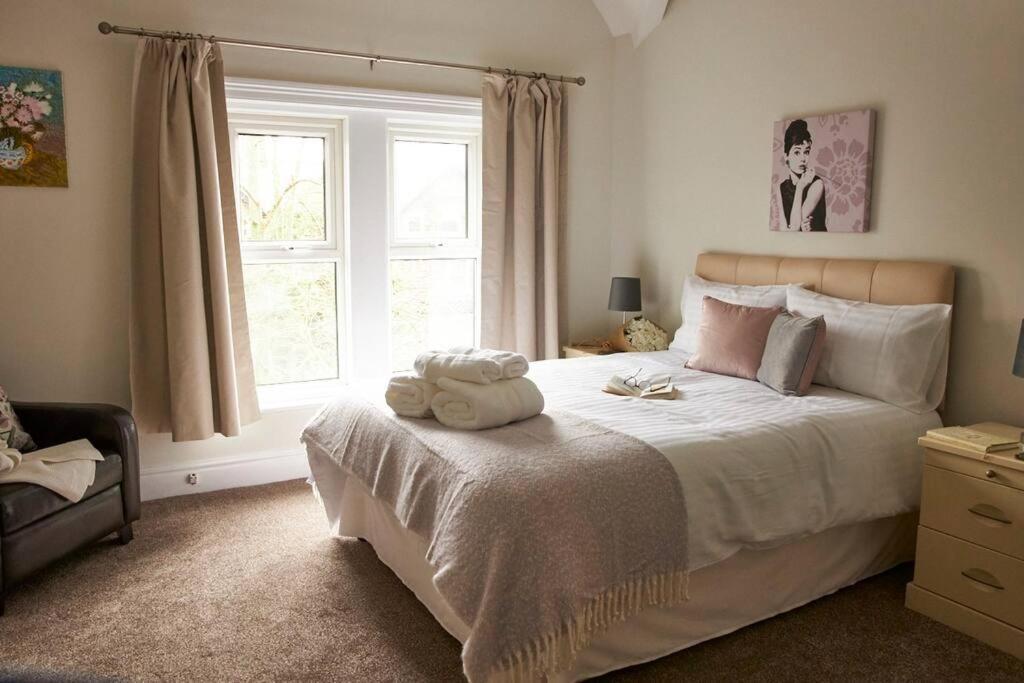 Comfy Big 7 Bedroom Townhouse Harrogate Kültér fotó