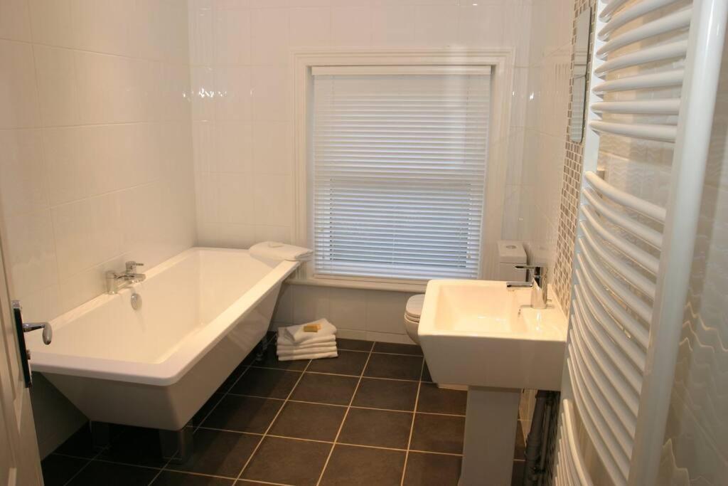 Comfy Big 7 Bedroom Townhouse Harrogate Kültér fotó